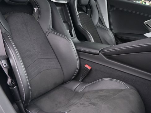 Used 2021 Chevrolet Corvette Stingray Premium Conv w/ Z51 Performance Package image 33