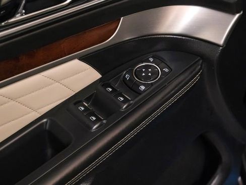 Used 2018 Ford Explorer Platinum image 41