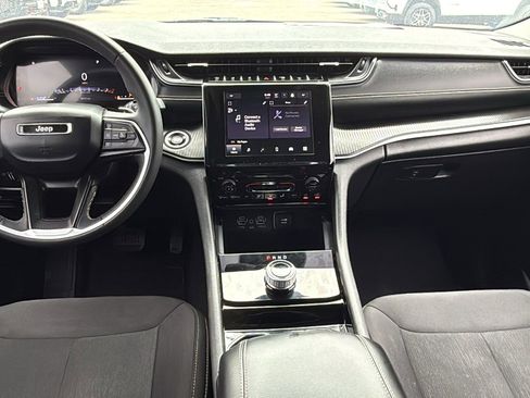Used 2023 Jeep Grand Cherokee Laredo RWD image 16