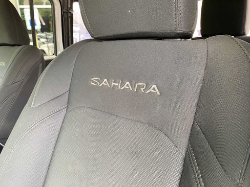 Used 2018 Jeep Wrangler Unlimited Sahara AWD/4WD image 18