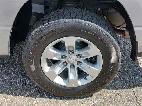 Used 2024 RAM 1500 Laramie AWD/4WD image 13