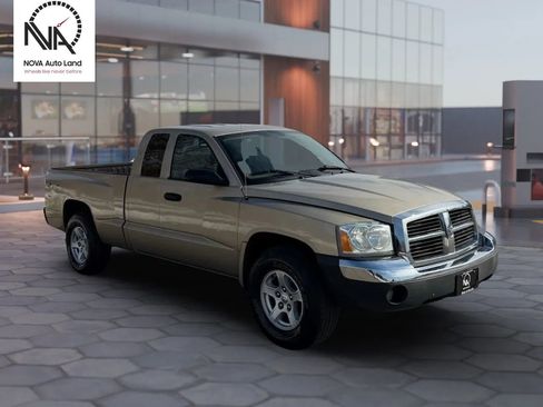 Used 2005 Dodge Dakota SLT image 1