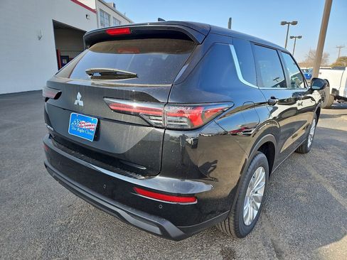 New 2026 Mitsubishi Outlander ES image 12