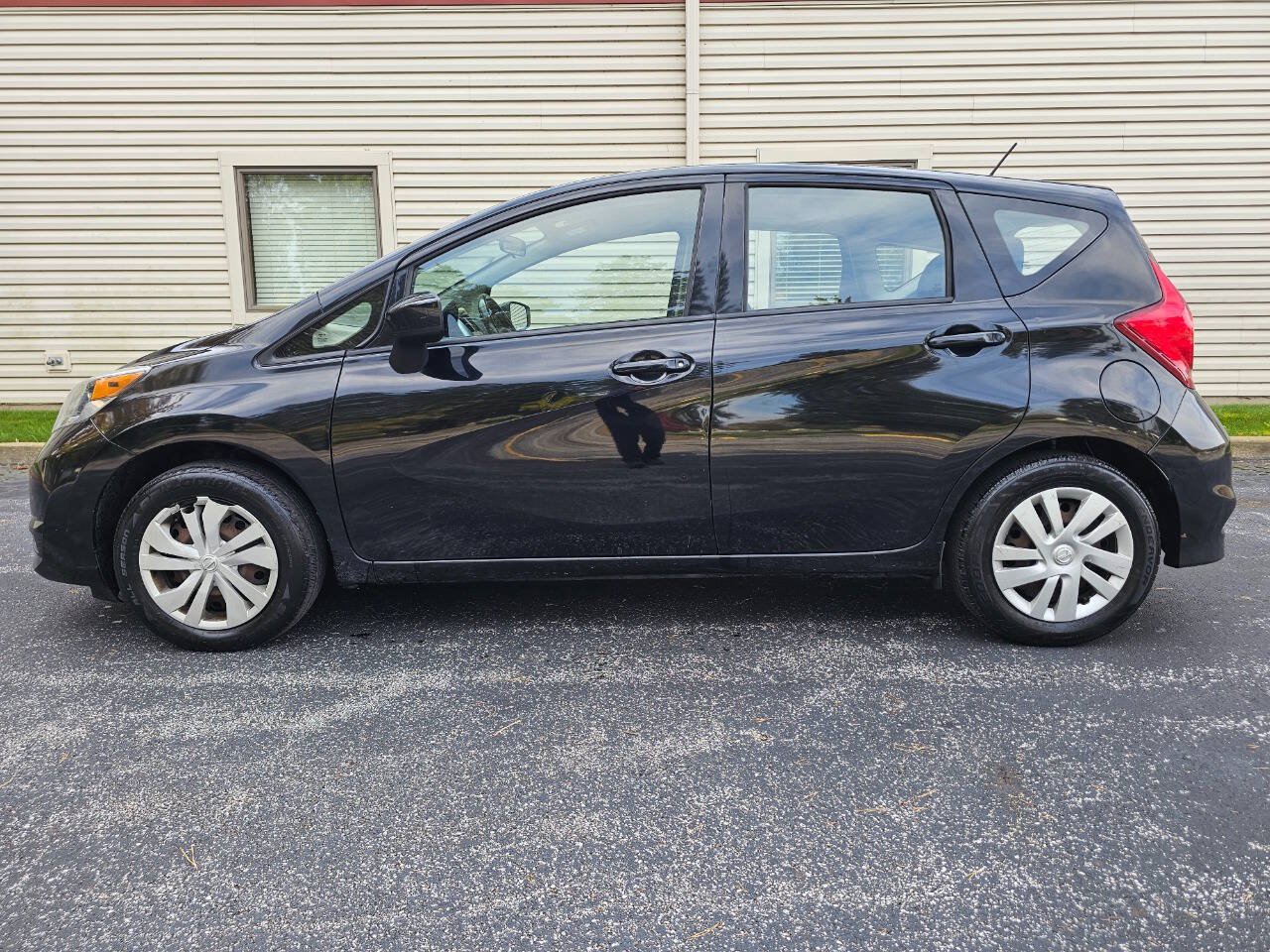 Used 2017 Nissan Versa Note SV FWD image 4