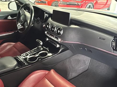 Used 2022 Kia Stinger GT-Line w/ Sun & Sound Package RWD image 9