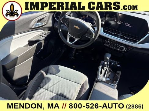 New 2026 Chevrolet Trax LT w/ LT Convenience Package FWD image 17