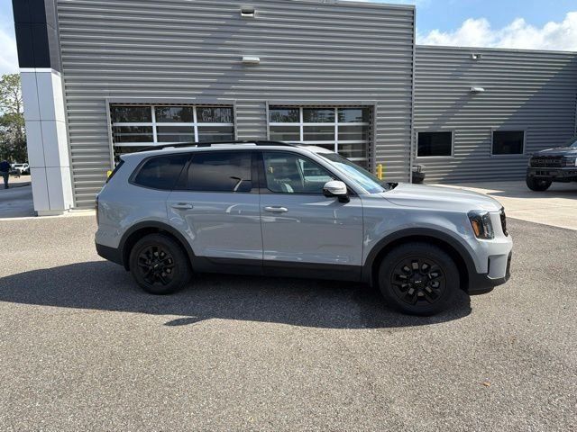 Used 2024 Kia Telluride SX Prestige X-Pro AWD/4WD image 2