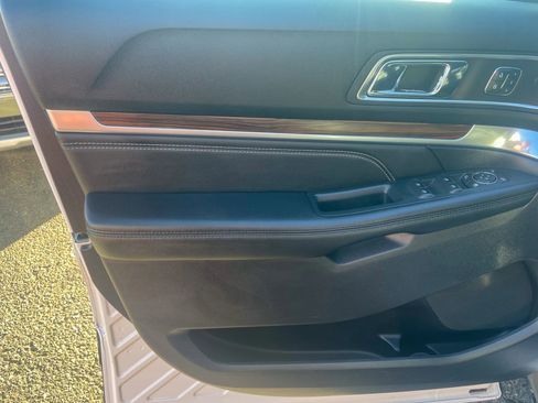 Used 2018 Ford Explorer Limited AWD/4WD image 12