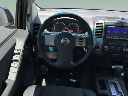 Used 2010 Nissan Frontier LE RWD image 12