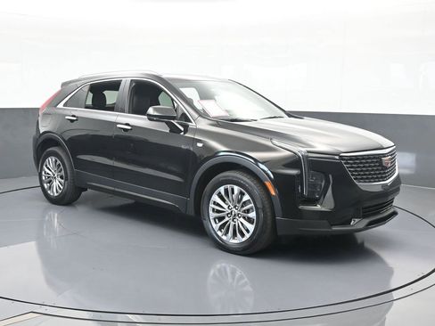 Used 2024 Cadillac XT4 Premium Luxury image 8