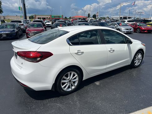 Used 2017 Kia Forte S w/ S Premium Package FWD image 9