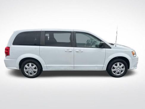 Used 2018 Dodge Grand Caravan SE w/ UConnect Hands-Free Group FWD image 6