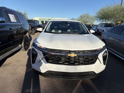 Used 2025 Chevrolet Trax LS w/ LS Convenience Package FWD image 7