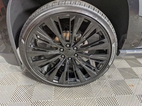 Used 2017 Cadillac Escalade ESV Premium Luxury image 40