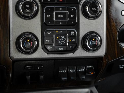 Used 2016 Ford F350 Lariat w/ Lariat Ultimate Package AWD/4WD image 25