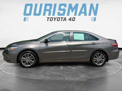 Used 2017 Toyota Camry SE w/ Moonroof Package FWD image 4