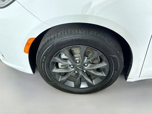 Used 2021 Chrysler Pacifica Touring w/ S Appearance Package image 28