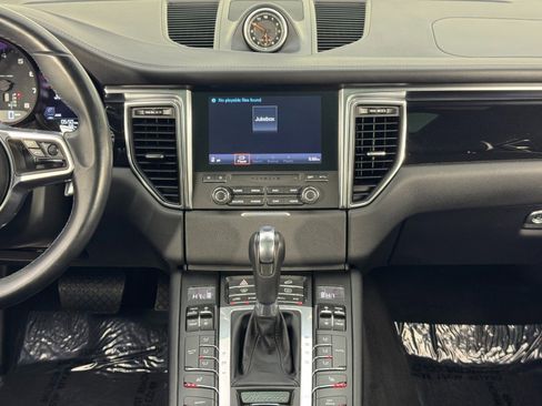 Used 2018 Porsche Macan image 23