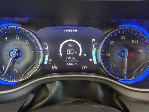 Used 2024 Chrysler Pacifica Touring-L FWD image 20