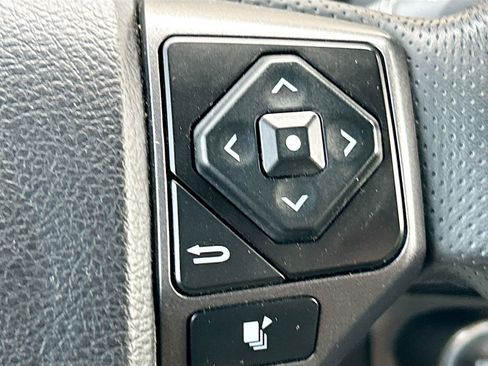 Used 2022 Toyota Tacoma TRD Off-Road AWD/4WD image 36