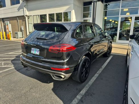 Used 2017 Porsche Cayenne AWD/4WD image 9