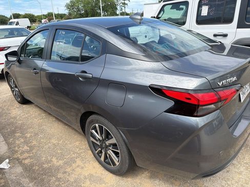 Used 2025 Nissan Versa SV FWD image 4
