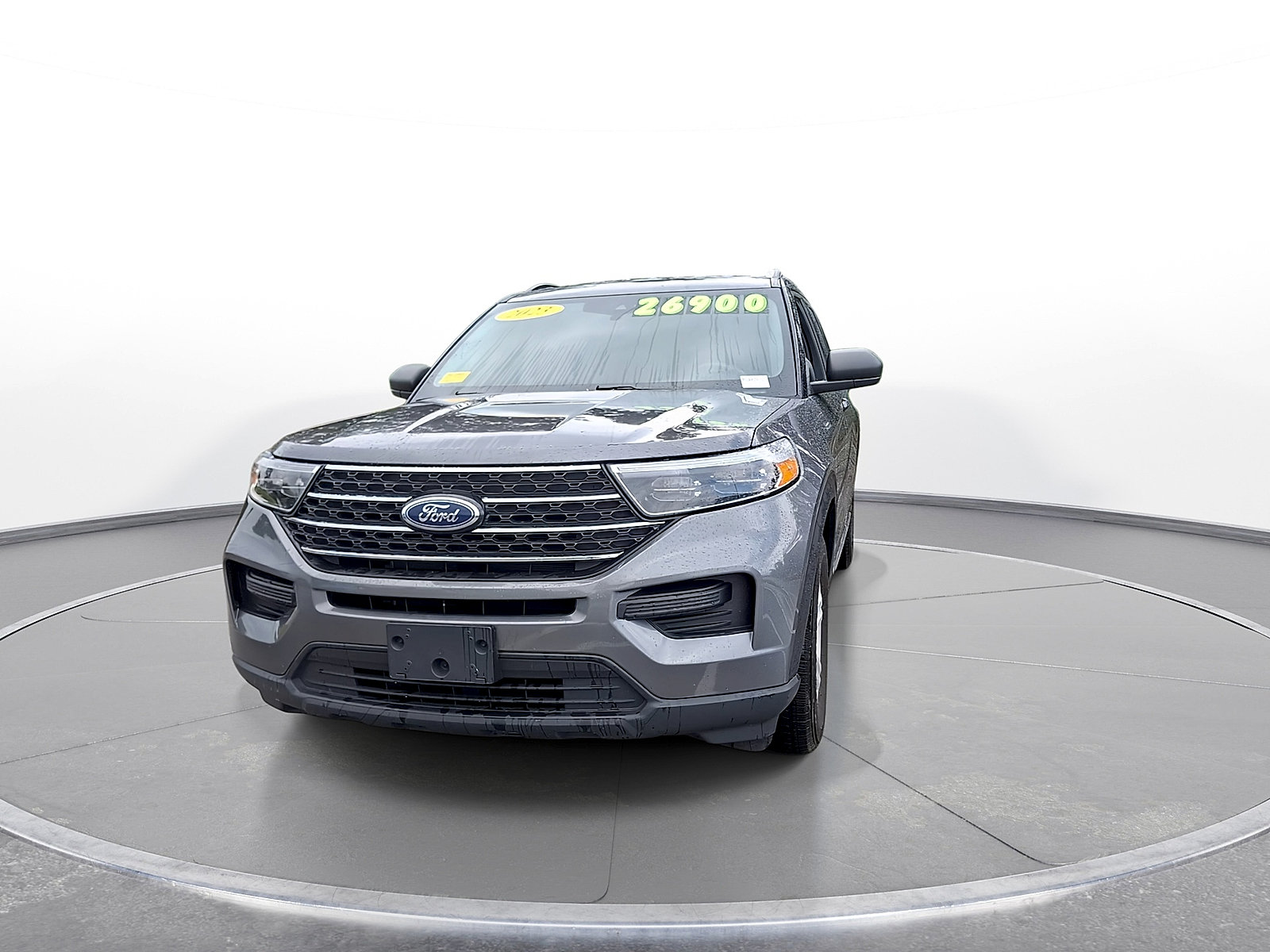 Used 2023 Ford Explorer XLT AWD/4WD image 3