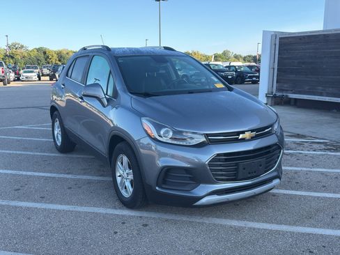 Used 2019 Chevrolet Trax LT w/ LT Convenience Package FWD image 8