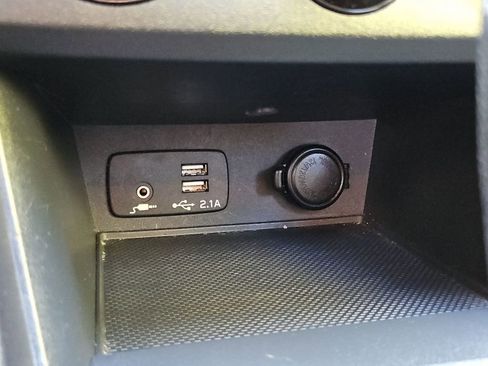 Used 2022 Subaru Crosstrek 2.5i Sport w/ Moonroof Package image 19