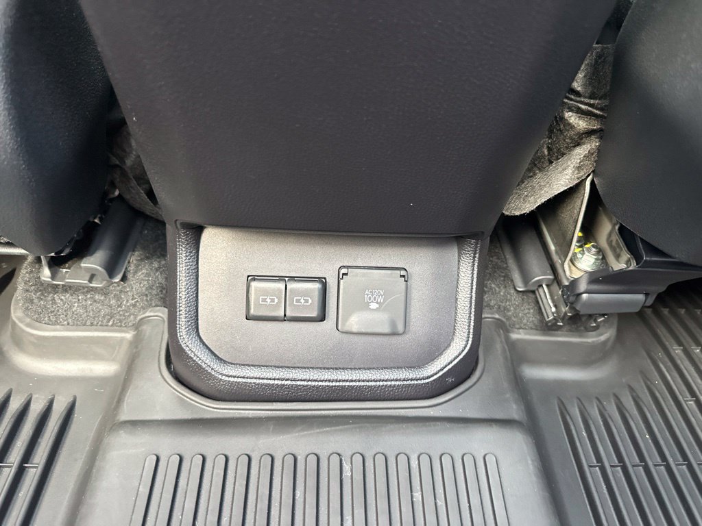 Used 2024 Toyota Highlander Platinum AWD/4WD image 37