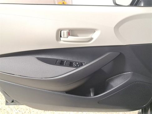 Used 2025 Toyota Corolla LE w/ Convenience Package image 21