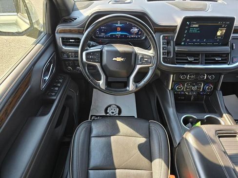 Used 2023 Chevrolet Suburban Premier image 3