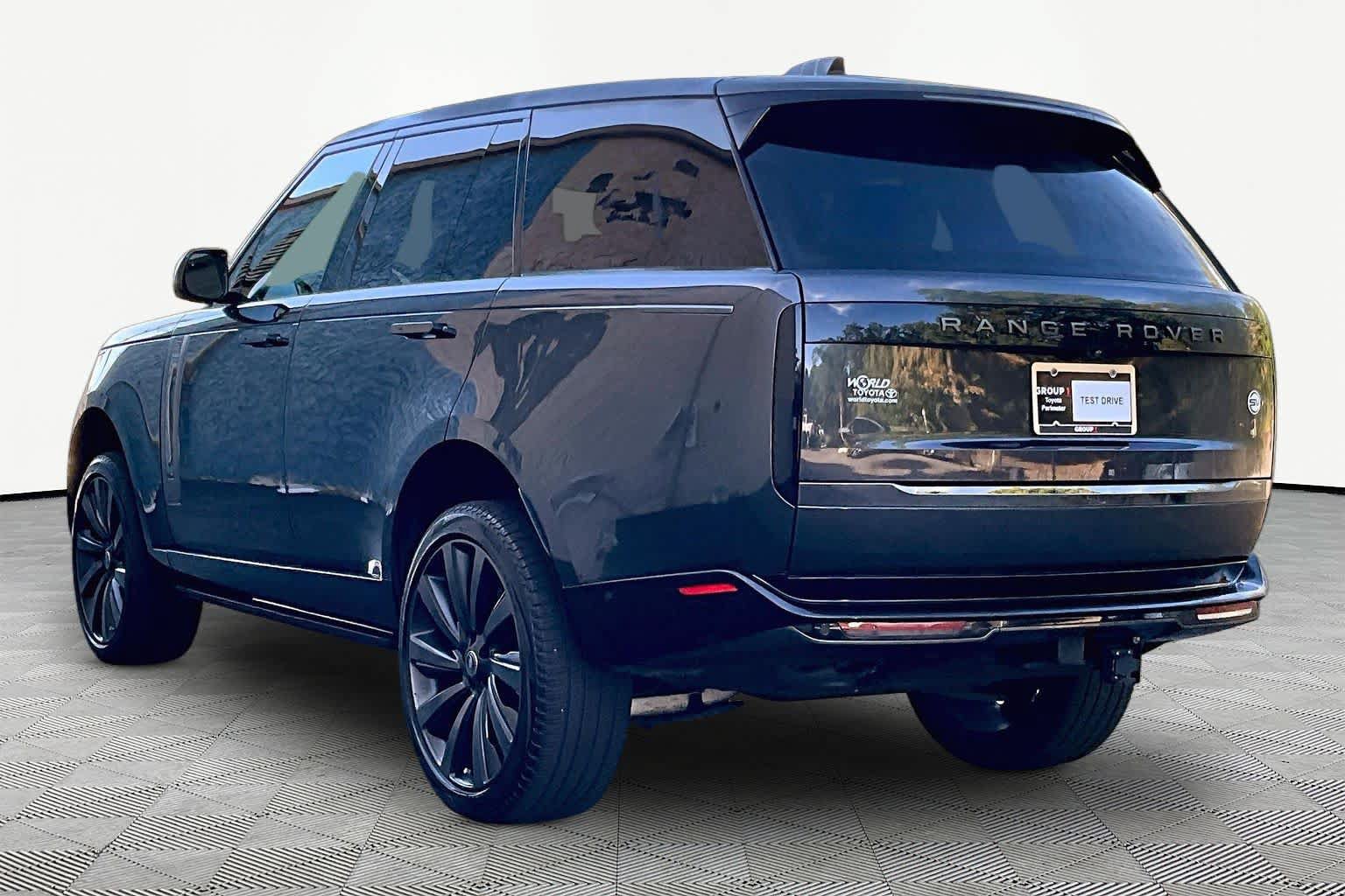 Used 2023 Land Rover Range Rover SV AWD/4WD image 12