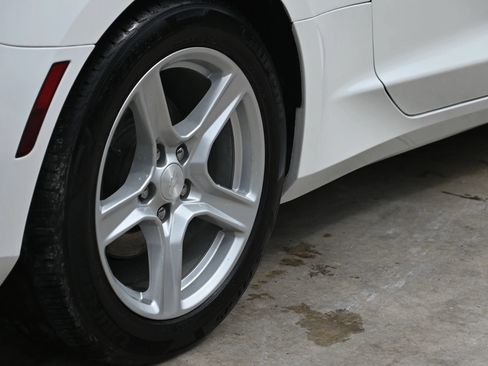 Used 2020 Chevrolet Camaro LT RWD image 8