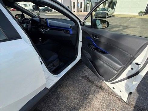 Used 2020 Toyota C-HR XLE FWD image 5