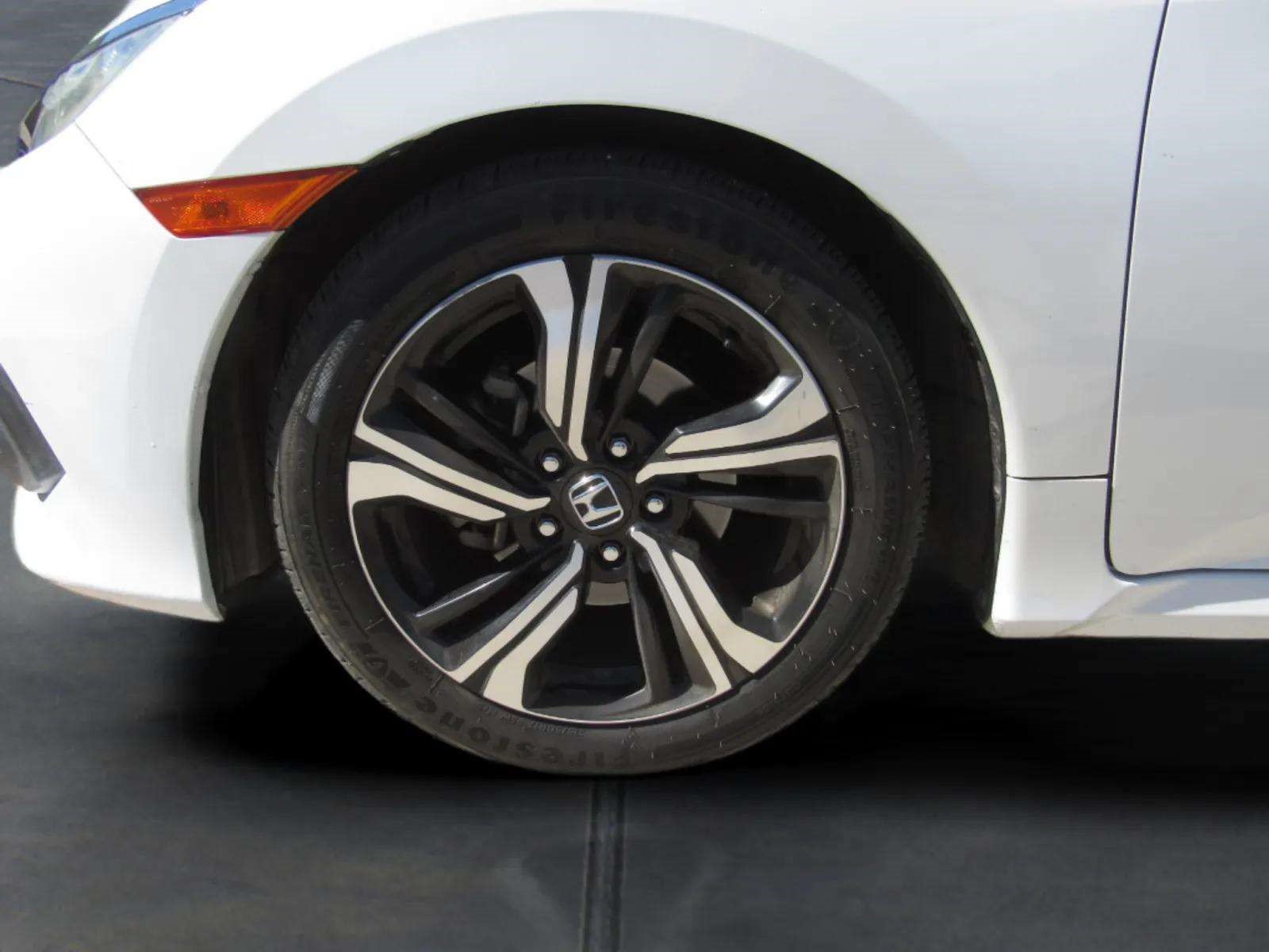 Used 2017 Honda Civic Touring image 5