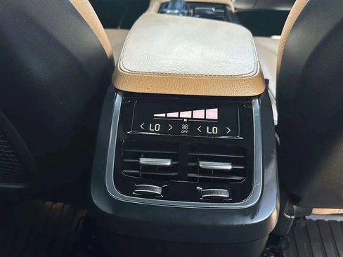 Used 2017 Volvo XC90 T6 Momentum w/ Vision Package image 27