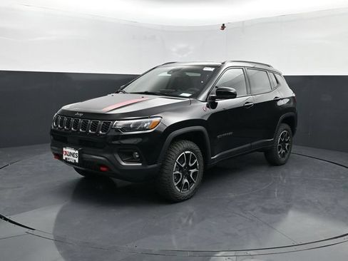 New 2026 Jeep Compass Trailhawk w/ Trailer Tow Group AWD/4WD image 4