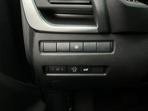 Used 2025 Nissan Rogue SV image 22