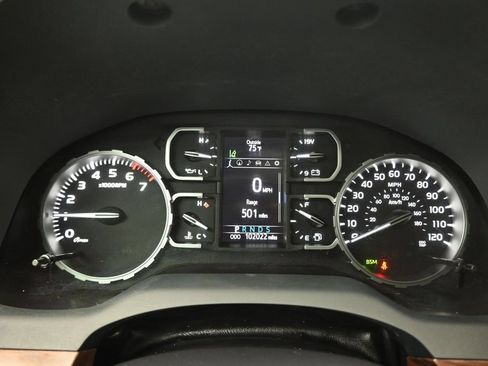 Used 2018 Toyota Tundra Limited w/ Limited Premium Package AWD/4WD image 16