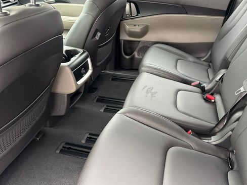 New 2026 Kia Carnival image 10