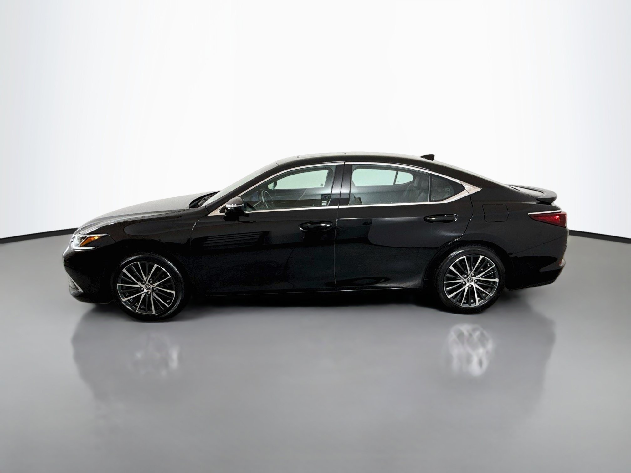 Used 2024 Lexus ES 350 w/ Premium Package FWD image 5