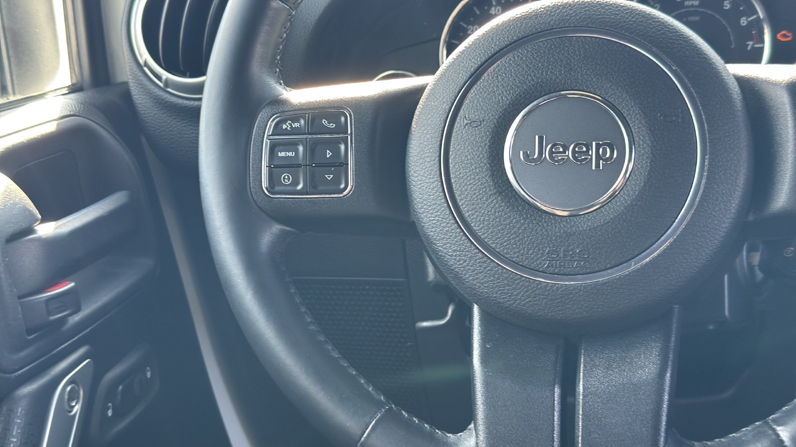 Used 2015 Jeep Wrangler Unlimited Sahara w/ Connectivity Group AWD/4WD image 39