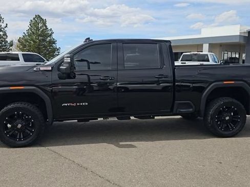 Used 2024 GMC Sierra 2500 AT4 w/ Technology Package AWD/4WD image 6
