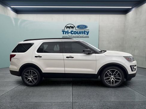 Used 2017 Ford Explorer Sport w/ Equipment Group 401A image 5