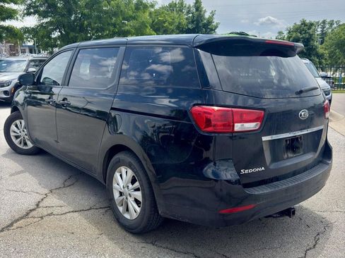 Used 2017 Kia Sedona L FWD image 3