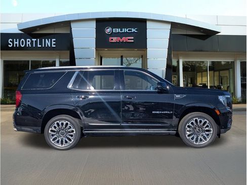 Used 2023 GMC Yukon Denali Ultimate AWD/4WD image 2