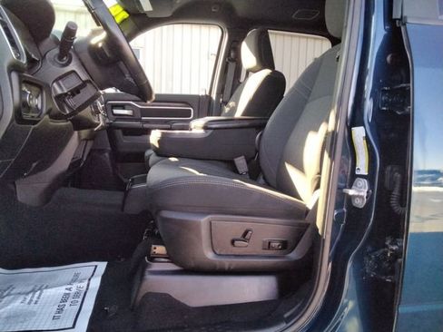 Used 2024 RAM 2500 Big Horn w/ Sport Appearance Package image 9