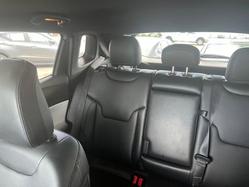 Used 2025 Jeep Compass Limited image 39