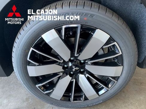 New 2026 Mitsubishi Outlander SEL image 6